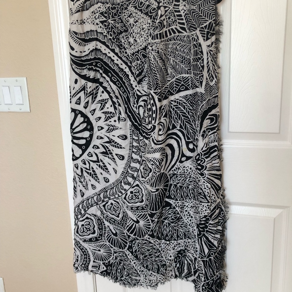 Zara scarf black and white rectangular with fringe